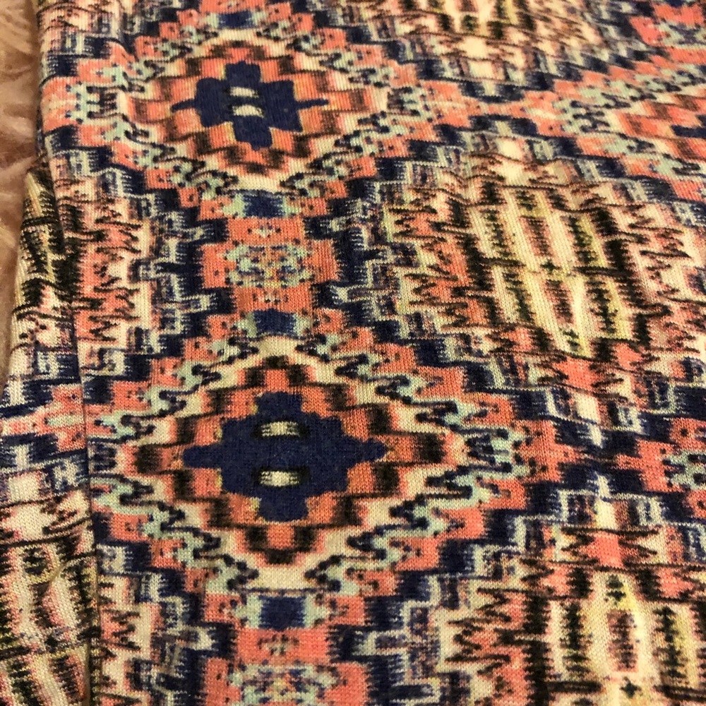 Patterned Crop top - Picture 2 of 3